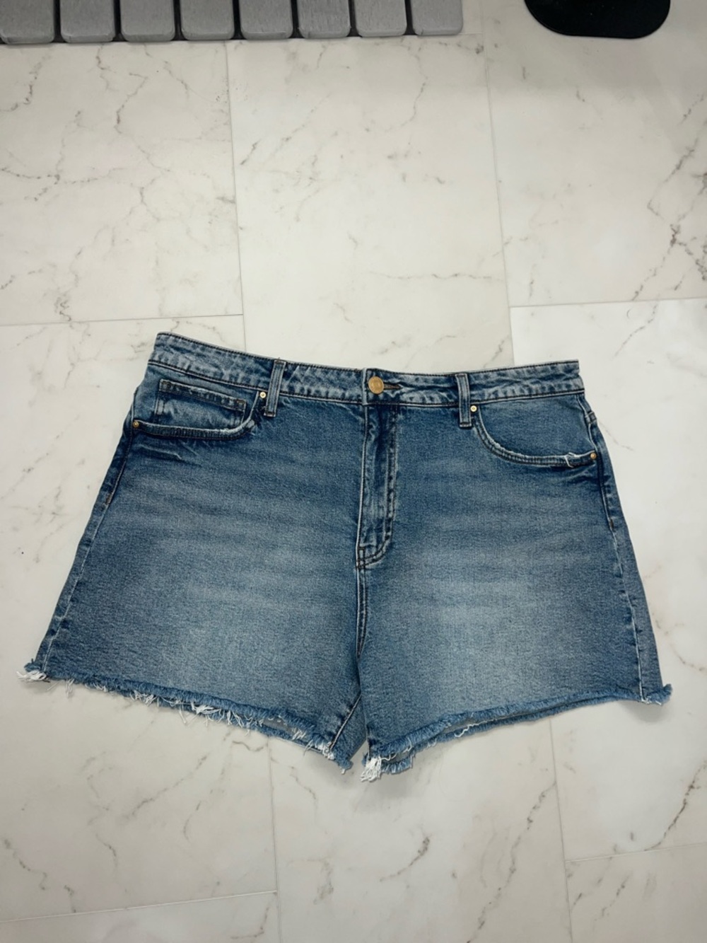 Kut from the Kloth Medium Blue Frayed Hem Denim Shorts